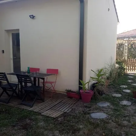 Petite Maison Avec Jardin Entre Et Village Дом отдыха Уртен