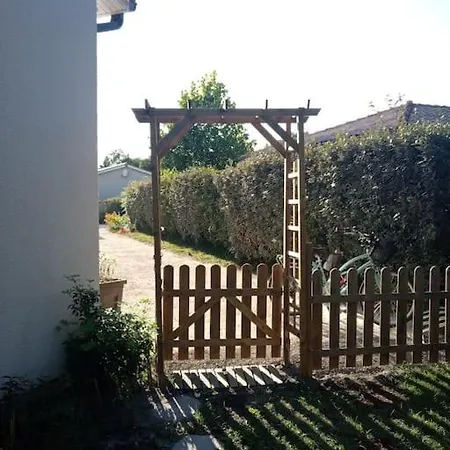 Дом отдыха Petite Maison Avec Jardin Entre Et Village